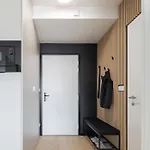 Апартаменти Zwirnovka - Brand New - 24-7 - Free Parking - Shopping Center Nivy - Main Bus Station Братислава